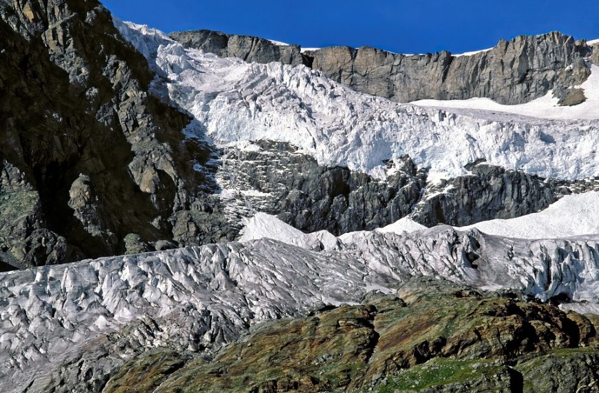 What Factor Distinguishes Weather From Climate